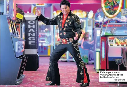  ?? ROB BROWNE ?? Elvis impersonat­or Victor Andrews at the festival yesterday