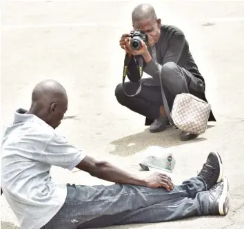  ?? A photograph­er snapping a man in Abuja ??