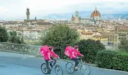  ??  ?? I runner di Foodora: il colosso a Firenze conta quasi 200 ristoranti