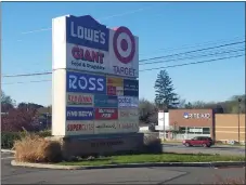  ?? DONNA ROVINS - MEDIANEWS GROUP PHOTO ?? The sign listing tenants at Exeter Commons on Perkiomen Avenue in Exeter Township.