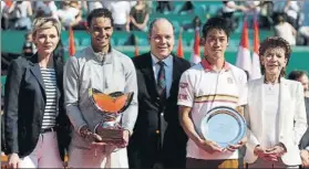  ?? FOTO: EFE ?? Rafa Nadal y Kei Nishikori, con los Príncipes de Mónaco y la presidenta de la federación