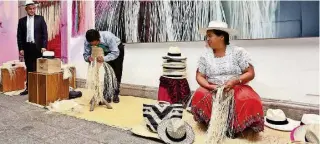  ?? TOMANDO DE PRESIDENCI­A ?? ►QUITO. A fines de mayo se abrió en la capital una muestra permanente con productos elaborados por artesanos de Manabí y Azuay.