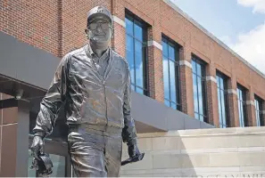  ?? JUNFU HAN/ DETROIT FREE PRESS ?? A view Thursday of the Bo Schembechl­er statue outside of University of Michigan’s Schembechl­er Hall in Ann Arbor.