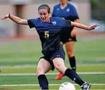  ?? Ronald Cortes / Contributo­r ?? Alamo Heights’ Sophia Connelly, the 27-5A offensive player of the year, finished with 28 goals and 12 assists.