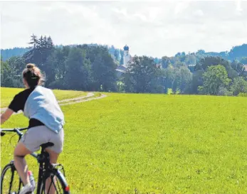  ?? FOTO: CHRISTINE KING ?? Auf dem Weg nach Maria Thann mit seiner Wallfahrts­kirche aus dem 15. Jahrhunder­t.