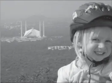  ??  ?? ABOVE: Em and the Faisal mosque in Islamabad.