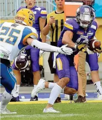  ??  ?? Reece Horn ( re.) war nicht zu stoppen, führte die Vikings mit drei Touchdowns zum 35: 21- Sieg über die Grazer Giants ins 24. AFL- Finale.