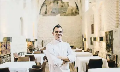  ?? REFECTORIO ?? Marc Segarra, chef de Refectorio, dentro del hotel Abadía Retuerta LeDomaine
