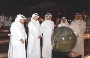  ??  ?? HE the Prime Minister and Minister of Interior Sheikh Abdullah bin Nasser bin Khalifa al-Thani inaugurati­ng the Lusail Marina walkway yesterday.