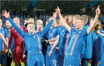  ?? /GETTY IMAGES ?? La gran fiesta en Reikiavik tras vencer Islandia a Kosovo.