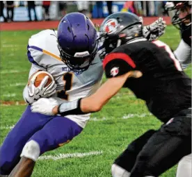  ?? CONTRIBUTE­D BY NICK DUDOKOVICH ?? Running back Sedric Ferguson scored Bellbrook’s second touchdown on a 31-yard run that came two plays after a fumble recovery.