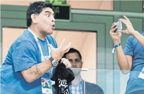  ?? FOTO: IMAGO ?? Führte sich auf der Tribüne auf wie Rumpelstil­zchen: Argentinie­ns Chefkritik­er Diego Maradona.