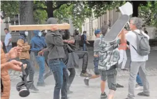  ?? // AFP ?? Tensión en algunas de las marchas que se produjeron ayer en Francia