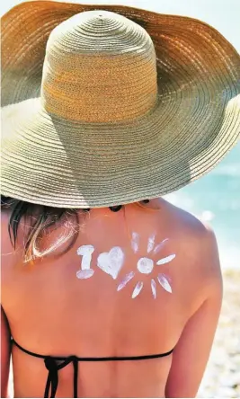  ?? DREAMSTIME ?? Quemaduras o cáncer de piel son efectos nocivos de la radiación solar