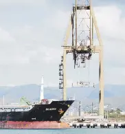  ??  ?? HAY ESPACIO. Ofrecerían almacenes bajo techo, aledaños al Puerto de Las Américas.