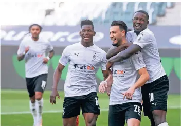  ?? FOTO: BERND THISSEN/DPA ?? Borussia Mönchengla­dbachs Ramy Bensebaini (2.von links) bejubelt gegen Bielefeld sein Tor zum 3:0 mit Marcus Thuram (rechts) und Breel Embolo.