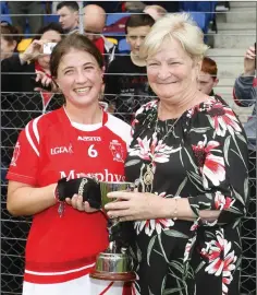  ??  ?? Tinahely captain Kate Hatton receives the cup from Wicklow President Margaret Allen.