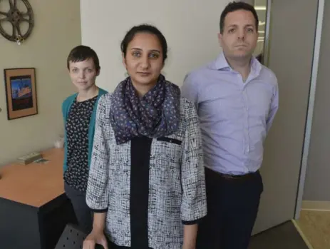  ?? JIM RANKIN/TORONTO STAR FILE PHOTO ?? Lawyer Anum Malik, centre, and her colleagues worked on the case of a single mother whose kids were put into care by Children’s Aid Society of Toronto.
