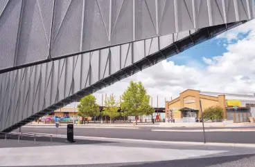  ?? EDDIE MOORE/JOURNAL ?? Site Santa Fe’s dramatic new facade helps frame the Farmers’ Market pavilion in the city-owned Railyard, which celebrates its 10th anniversar­y this weekend.