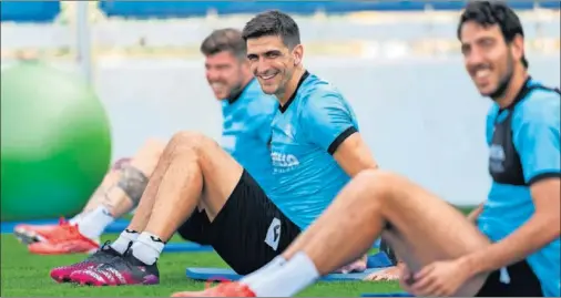  ??  ?? Parejo, Gerard Moreno y Alberto Moreno, durante un entrenamie­nto del Villarreal.