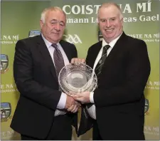  ?? Picture: John Quirke ?? County chairman Peter O`Halloran presents the Hall of Fame award to Pat Reynolds at the Meath GAA Awards Night in the Castle Arch Hotel, Trim.