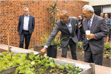  ?? Mason Trinca / Special to The Chronicle ?? Brett Andrews, executive director of the Positive Resource Center, shows Mayor Ed Lee the raised garden outside the Hummingbir­d Navigation Center at San Francisco General Hospital.