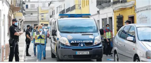  ?? ?? La Policía realiza una inspección ocular en la zona, la semana pasada.