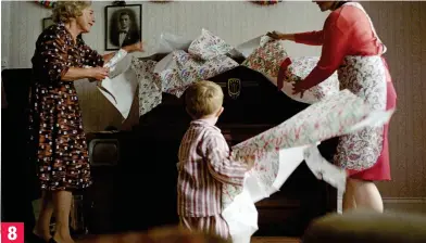  ??  ?? 8 Helped by his mother and grandmothe­r, he rips the paper off his present to reveal a piano