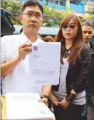  ?? BOY SANTOS ?? Lawyer Argee Guevarra holds copies of a complaint filed by actress Janelle Manahan against the mother and siblings of her murdered boyfriend, Ramgen Bautista,
before the Criminal Investigat­ion and Detection Group office at Camp Crame
yesterday.