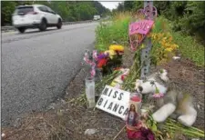  ?? PETE BANNAN — DIGITAL FIRST MEDIA ?? Flowers and mementos mark the spot on Route 100 spur where Bianca Roberson was murdered in a road-rage shooting in 2017.