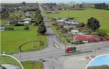  ?? ?? The crash prone intersecti­on of Pareora’s The Avenue and State Highway 1. Insets, SUV in a paddock after a crash on January 10 (left) and a vehicle damaged in a January 8 crash nearby.