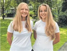  ?? FOTO: DFB ?? Janina Minge (l.) und Giulia Gwinn freuen sich, dass die U20-Weltmeiste­rschaft endlich losgeht.