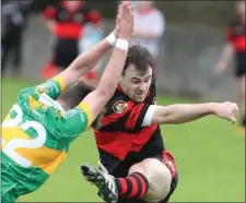  ??  ?? Peter Kirwan gets his shot away for Dreadnots before Paudi McConville can block for Sean O’Mahony’s.