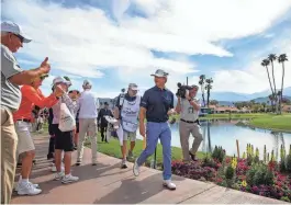  ?? ANDY ABEYTA/THE DESERT SUN ?? David Toms interacts with fans as he walks to the 18th green during the final round of the 2023 Galleri Classic in Rancho Mirage.