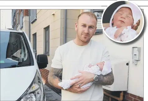  ?? ?? QUICK-THINKING Perry Ryan with baby Bella at four days old and, inset. Below, how The News reported the dramatic delivery