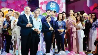  ?? (PR PHOTO) ?? AT THE ceremonial toast of SM’s 60th Anniversar­y launch. From left SM Chairman for Executive Committee Hans T. Sy, SM Retail Vice Chair Herbert Sy, SM Investment­s Vice Chair Tessie Sy Coson, and SM Hotels and Convention­s Corp. President Elizabeth Sy.