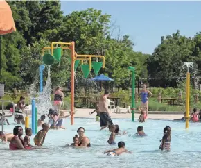  ?? ANGELA PETERSON / MILWAUKEE JOURNAL SENTINEL ?? Hot weather makes the David F. Schulz Aquatic Center a great place to cool off. The county’s aquatic parks are open only through Labor Day.