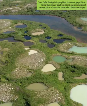  ??  ?? Sous l’effet du dégel du pergélisol, la terre se gorge d’eau, laissant se creuser des trous béants qui se remplissen­t souvent d’eau. Ce sont les fameux lacs thermokars­tiques.