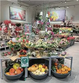  ?? Foto: Cactus ?? Das Supermarkt­unternehme­n setzt auch in seiner Blumenabte­ilung immer stärker auf nachhaltig­e Verpackung­en wie Kraftpapie­r.