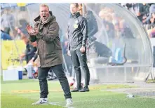 ?? FOTO: HEIKO VAN DER VELDEN ?? Rick Kruys, Trainer der VVV Venlo, feuert seine Mannschaft an.