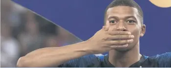  ??  ?? COMPARTE. El jugador francés Kylian Mbappé donará 350 mil dólares a niños hospitaliz­ados.