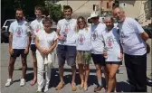  ??  ?? Les podiums dames et messieurs, à l’arrivée avec Madame le maire et les organisate­urs.