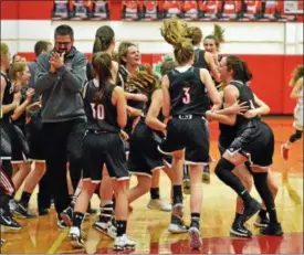  ?? PAUL DICICCO — THE NEWS-HERALD ?? Chardon celebrates after defeating Mentor on Feb 22.