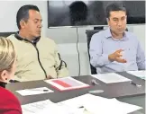  ?? / FOTO: ESPECIAL ?? El director de Maquinaria, Lucio Porras Martínez, en su comparecen­cia ante el Ayuntamien­to.