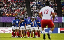  ??  ?? Argentins, Américains et Tongiens au tapis, il ne reste qu’une marche à gravir dans la poule C pour le groupe tricolore. Mais quelle marche ! (Photos AFP)