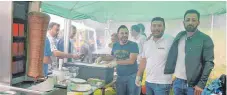  ?? FOTO: SILVIA MÜLLER ?? Die Grillspezi­alitäten kamen bei der Kermes der Islamische­n Union in Aldingen wieder besonders gut an.