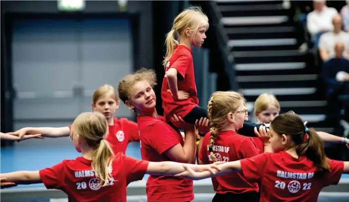  ?? ARKIVBILD: ROGER LARSSON ?? Halmstad Gymnastikf­örenings möjlighete­r att få flytta till den gamla padelhalle­n på Stenalycka­n ser ljusare ut sedan kommunstyr­elsens samhällsby­ggnadsutsk­ott gett ändringen av detaljplan­en för hallen högsta prioritet.