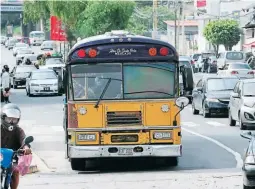  ?? FOTO: DAVID ROMERO ?? El IHTT tiene habilitada la línea 9999-3080 para que los usuarios del transporte denuncien todos los cobros no autorizado­s.