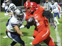  ?? ♦ Scott Herpst, File ?? LFO’s Jacob Brown, pictured here against Coahulla Creek in a game on Nov. 3, rushed 21 times for
238 yards and five touchdowns at Murray County this past Friday. However, the Warriors were edged out by the Indians, 38-35.