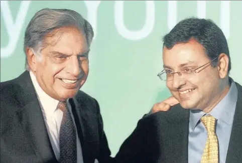  ?? PUNIT PARANJPEAF­P ?? ■
Before the schism: Ratan Tata (L) and Cyrus Mistry on April 23, 2012